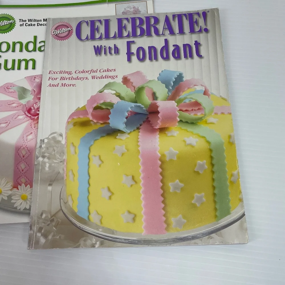 Set of 4 Cake Decorating Books - Picture 2 of 11